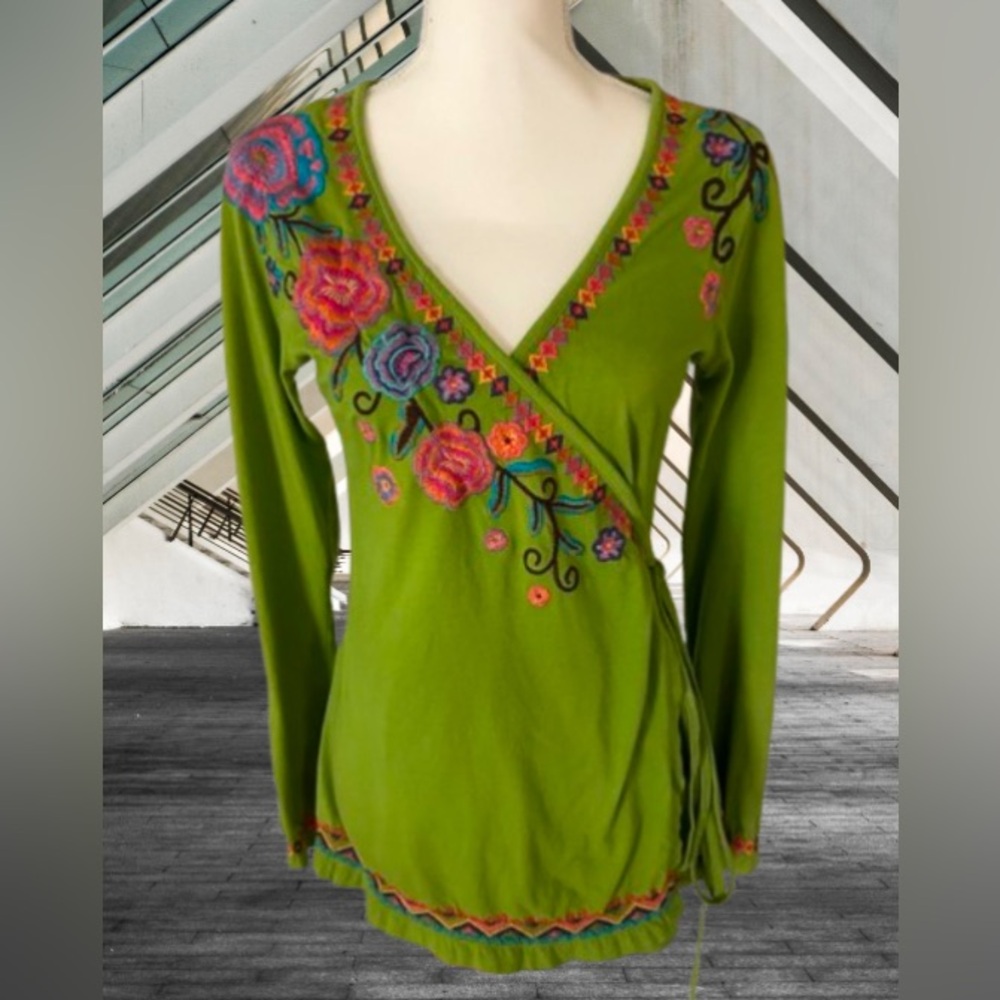 Johnny was wrapp around floral embroidery green top size M - Picture 2 of 9